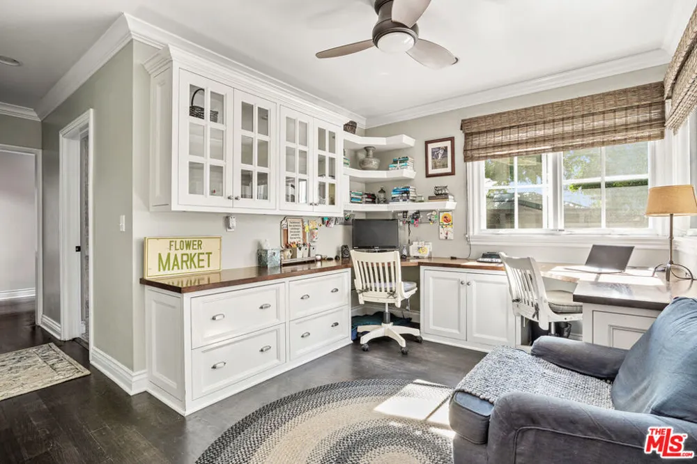 4537 Agnes Avenue Valley Village, CA 91607