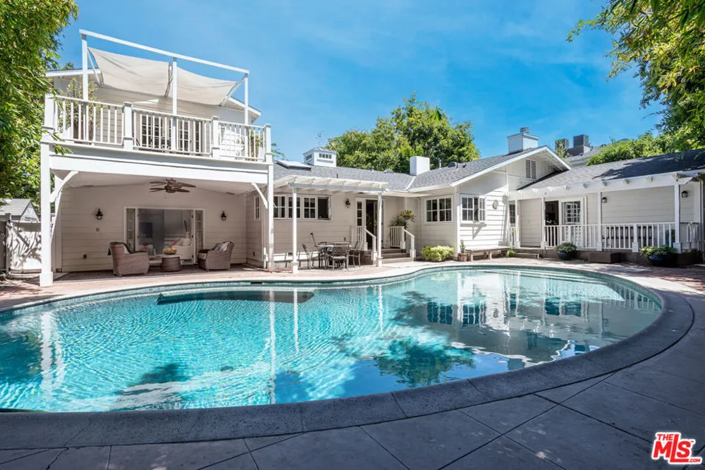 4537 Agnes Avenue Valley Village, CA 91607