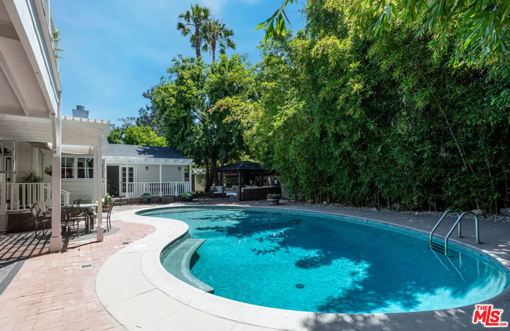 4537 Agnes Avenue Valley Village, CA 91607