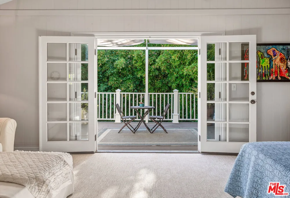 4537 Agnes Avenue Valley Village, CA 91607