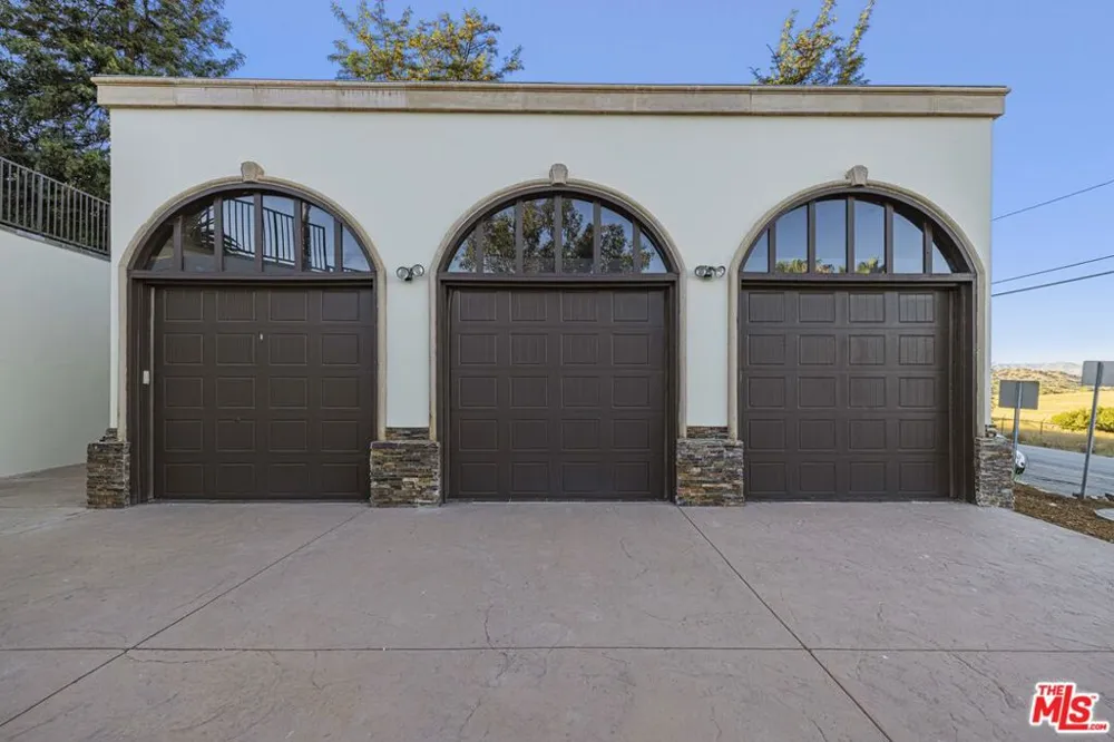 23911 Homezell Drive West Hills, CA 91304