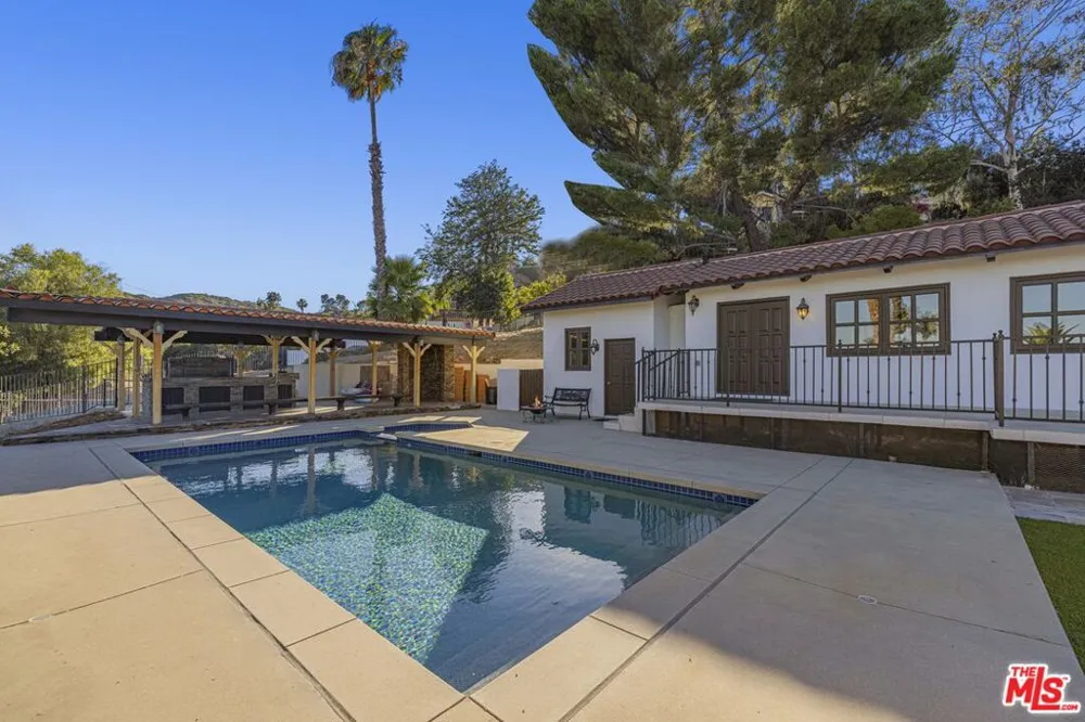 23911 Homezell Drive West Hills, CA 91304
