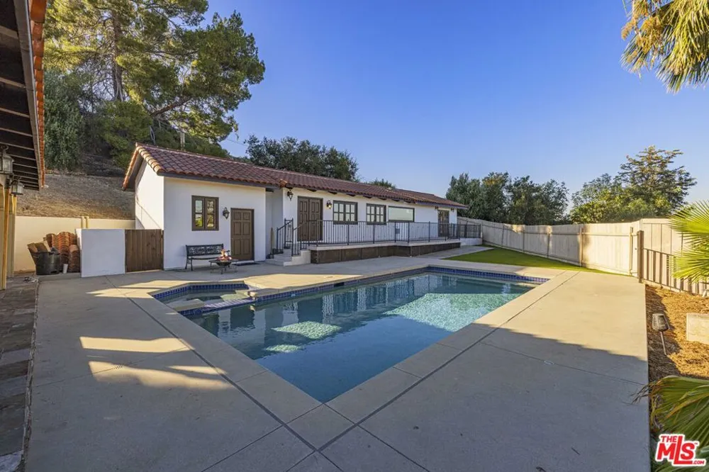 23911 Homezell Drive West Hills, CA 91304