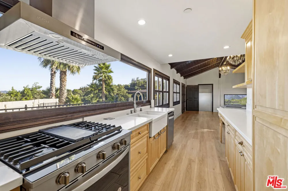 23911 Homezell Drive West Hills, CA 91304