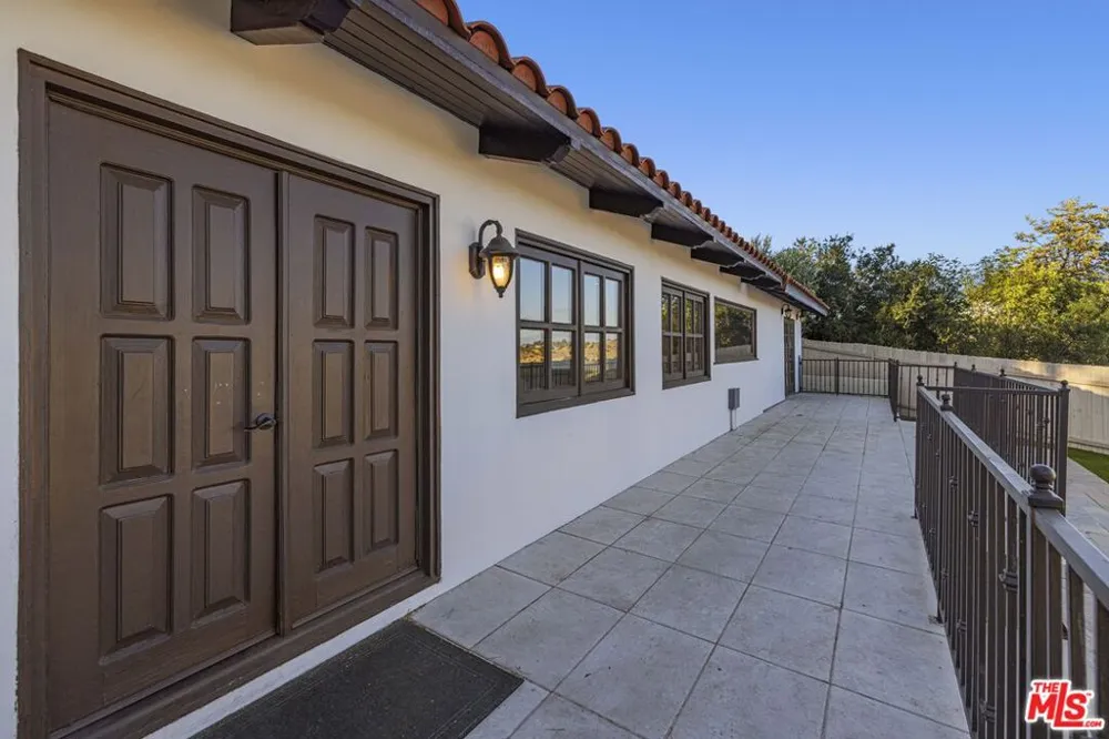 23911 Homezell Drive West Hills, CA 91304