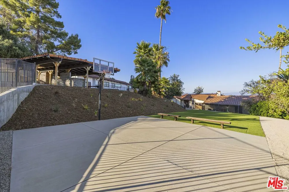 23911 Homezell Drive West Hills, CA 91304