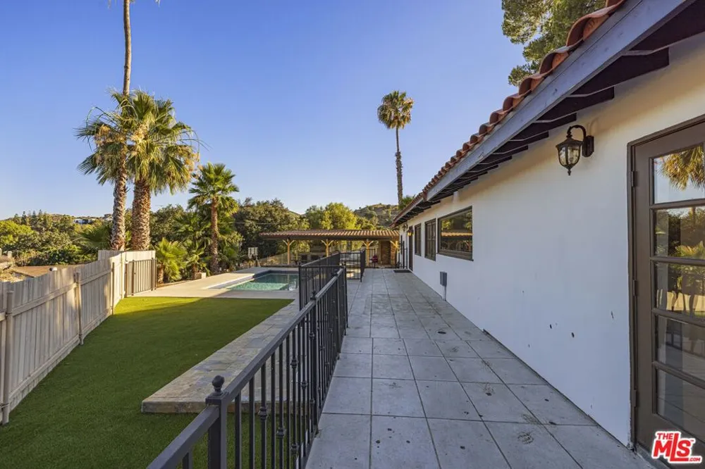 23911 Homezell Drive West Hills, CA 91304