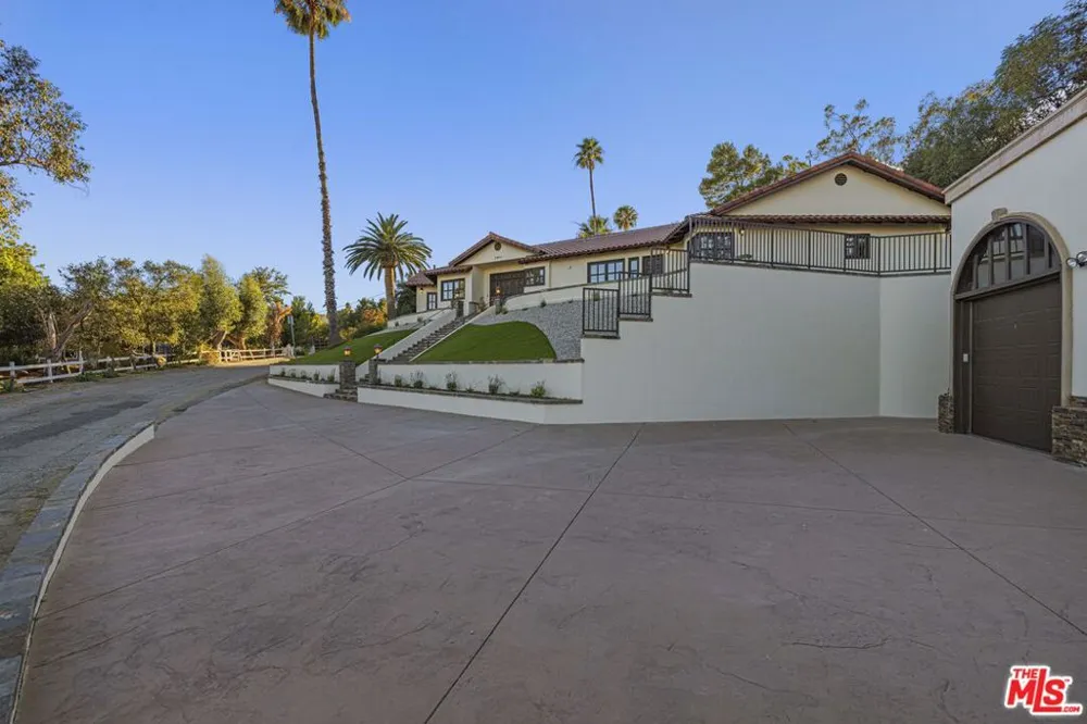 23911 Homezell Drive West Hills, CA 91304