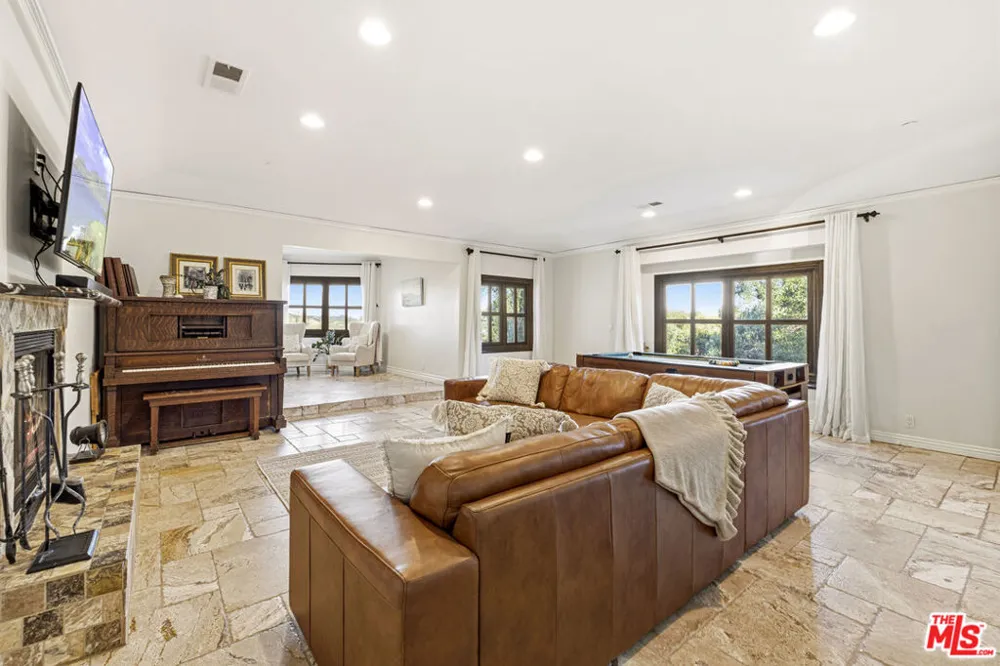 23911 Homezell Drive West Hills, CA 91304