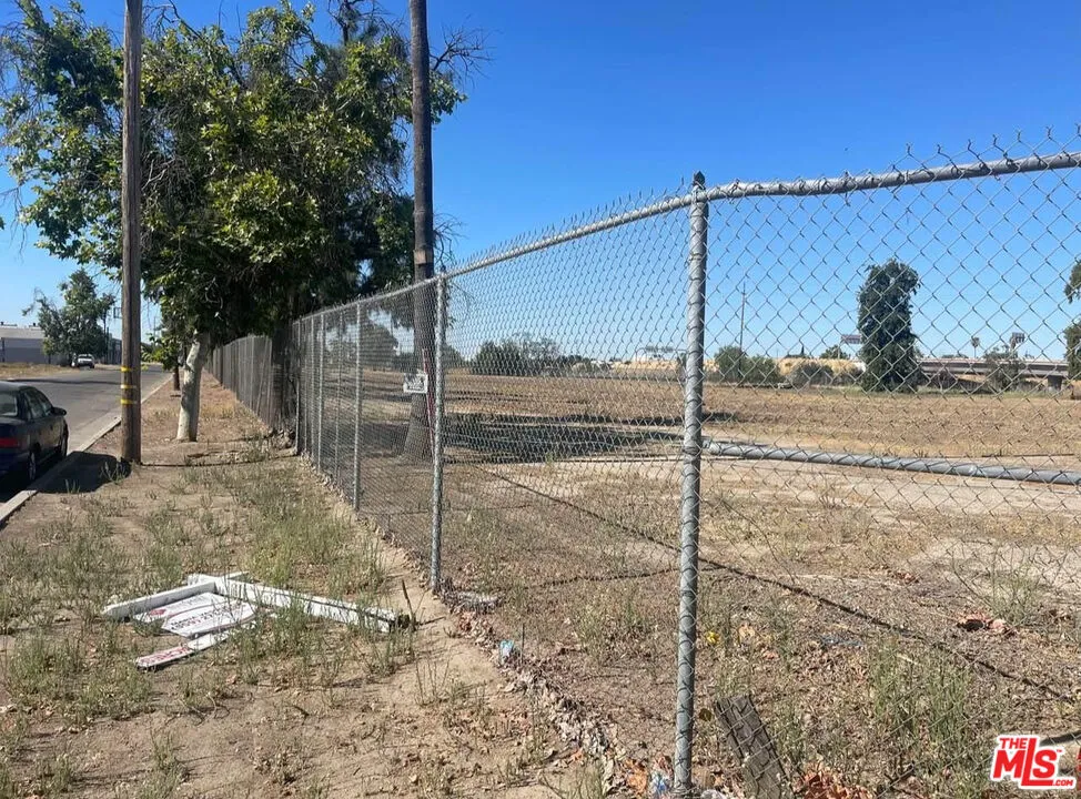2328 S Cherry Fresno, CA 93706