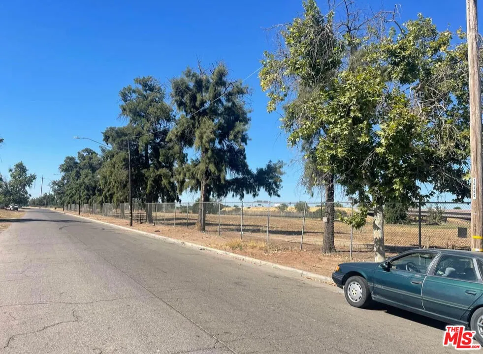 2328 S Cherry Fresno, CA 93706