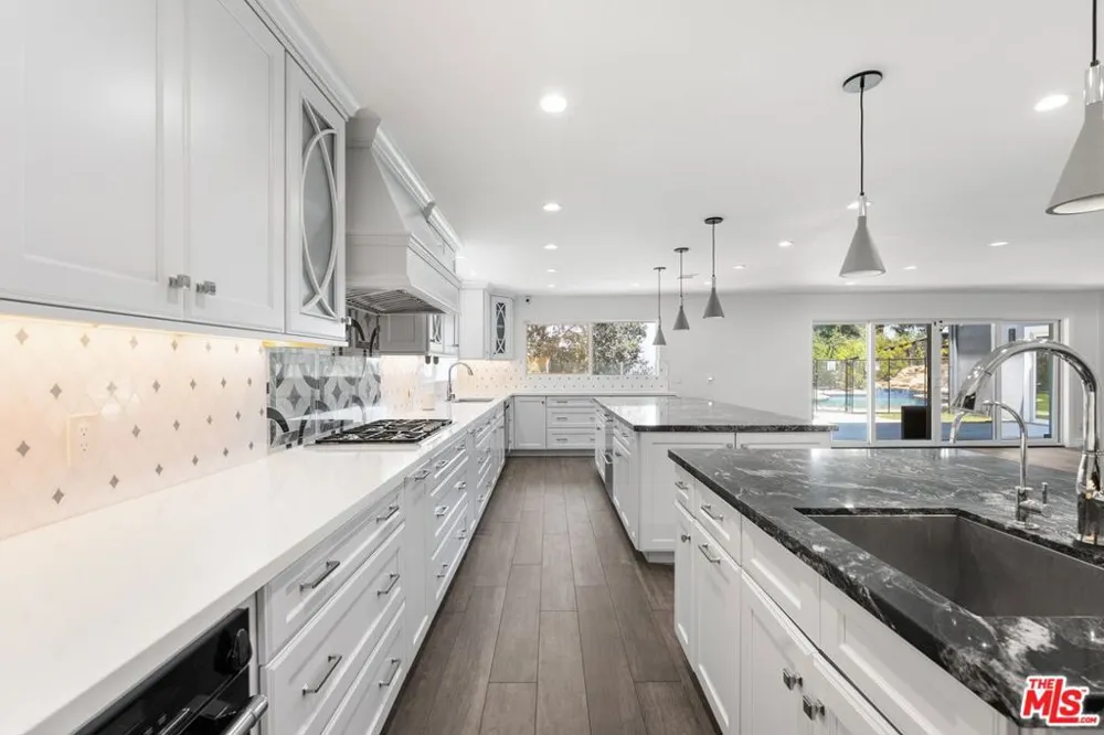 22405 Calipatria Drive Calabasas, CA 91302