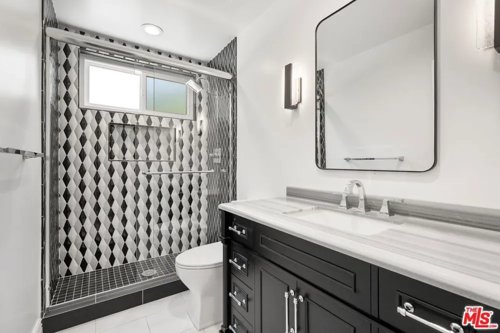 22405 Calipatria Drive Calabasas, CA 91302