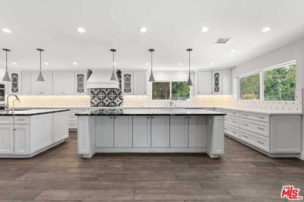 22405 Calipatria Drive Calabasas, CA 91302
