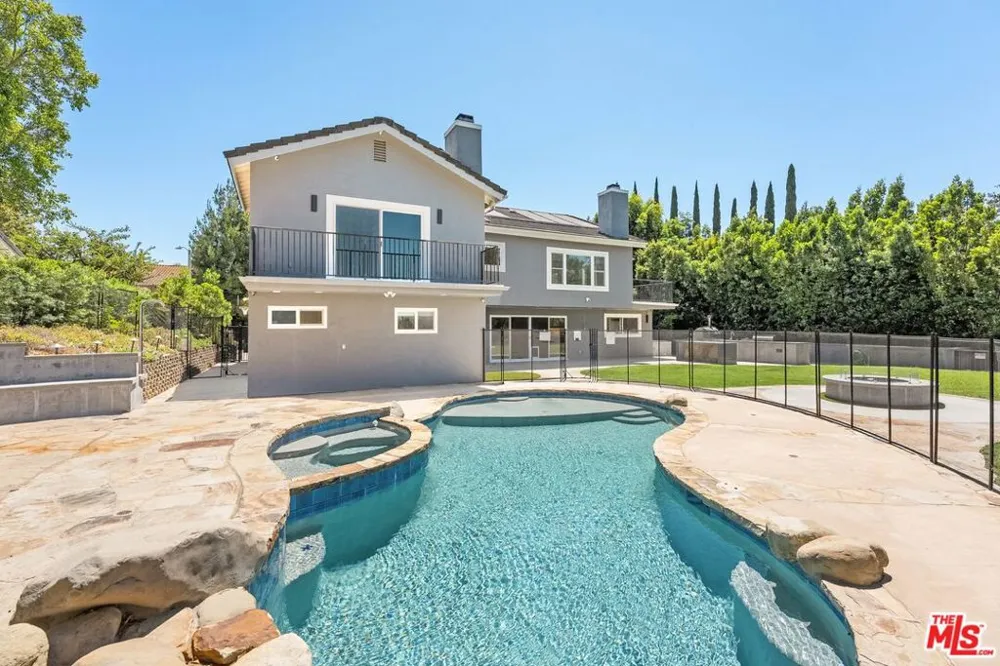 22405 Calipatria Drive Calabasas, CA 91302