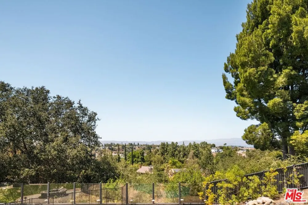 22405 Calipatria Drive Calabasas, CA 91302