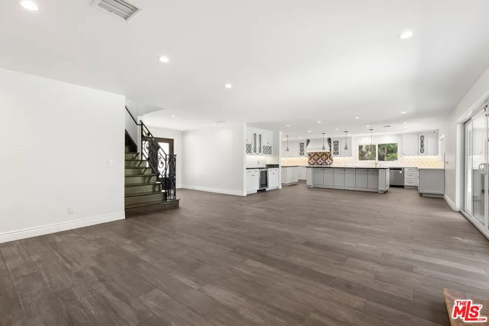 22405 Calipatria Drive Calabasas, CA 91302