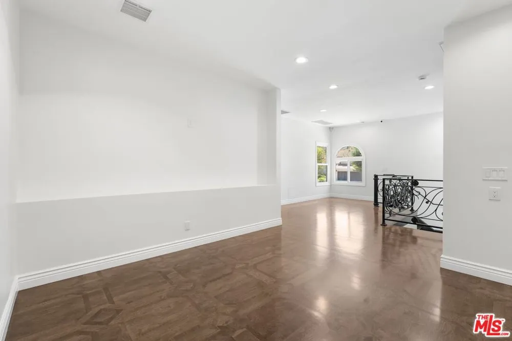 22405 Calipatria Drive Calabasas, CA 91302