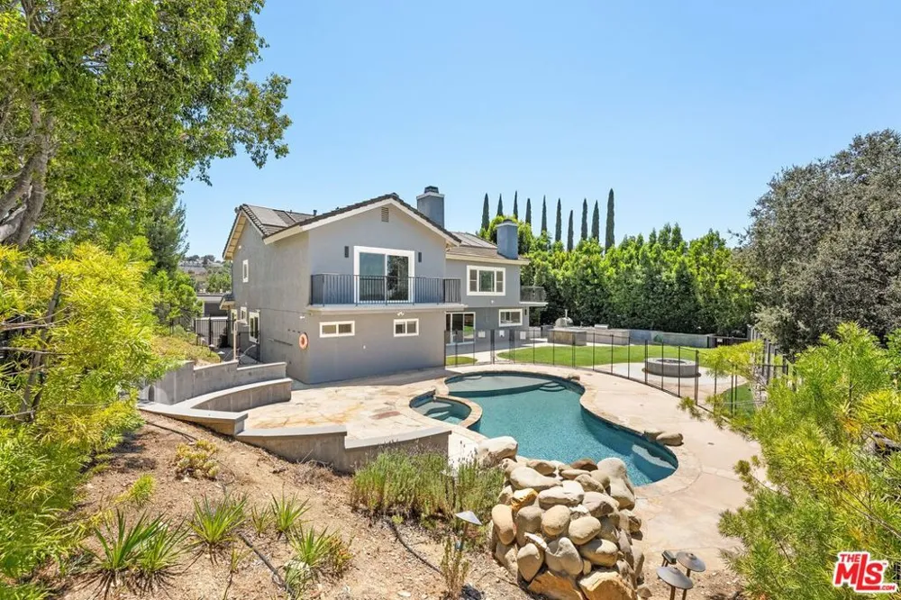 22405 Calipatria Drive Calabasas, CA 91302