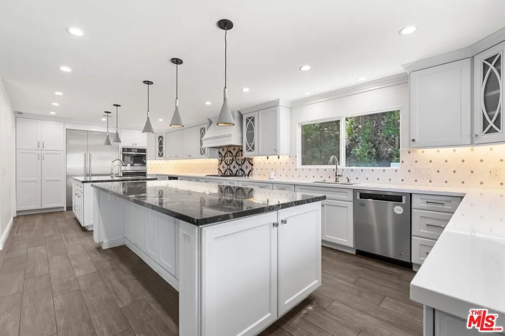 22405 Calipatria Drive Calabasas, CA 91302
