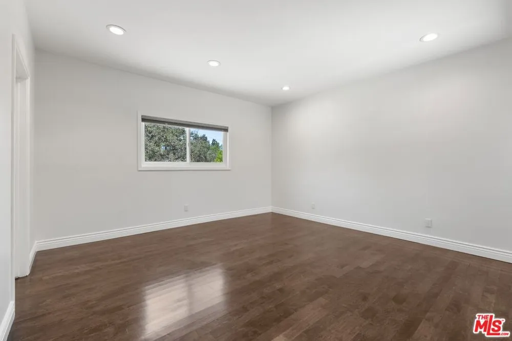 22405 Calipatria Drive Calabasas, CA 91302