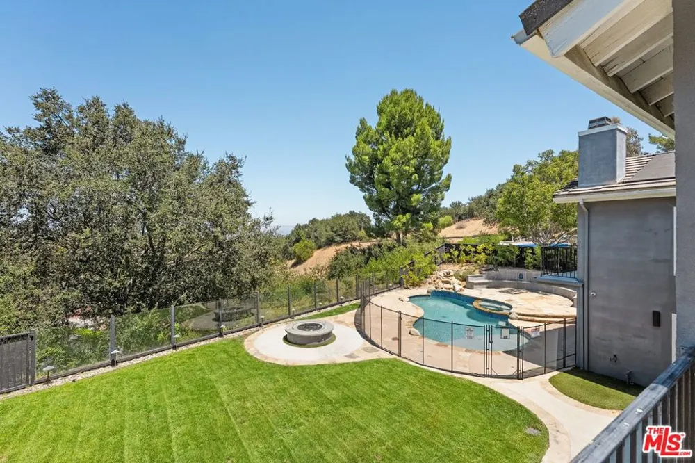 22405 Calipatria Drive Calabasas, CA 91302