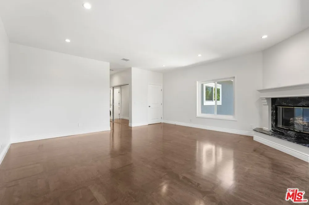 22405 Calipatria Drive Calabasas, CA 91302