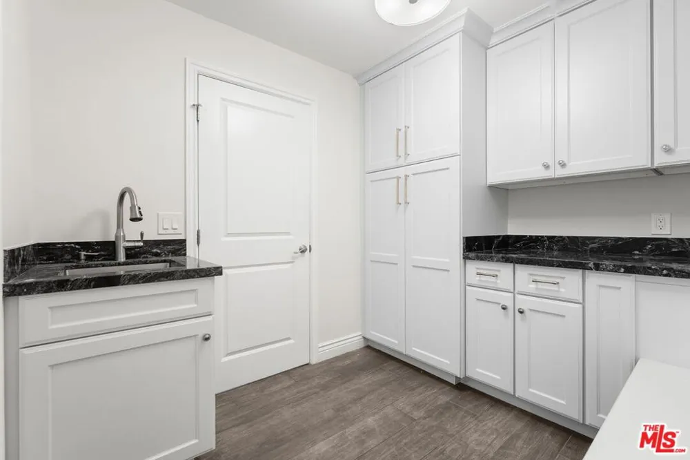 22405 Calipatria Drive Calabasas, CA 91302