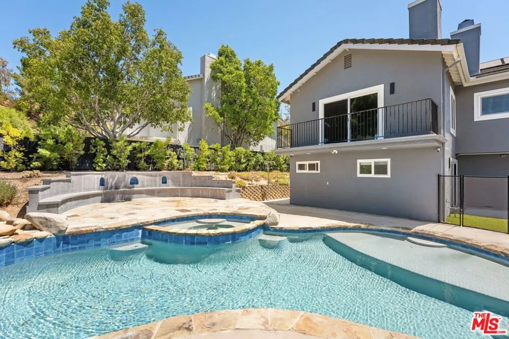 22405 Calipatria Drive Calabasas, CA 91302