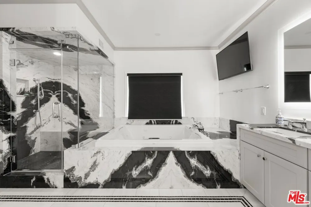 22405 Calipatria Drive Calabasas, CA 91302