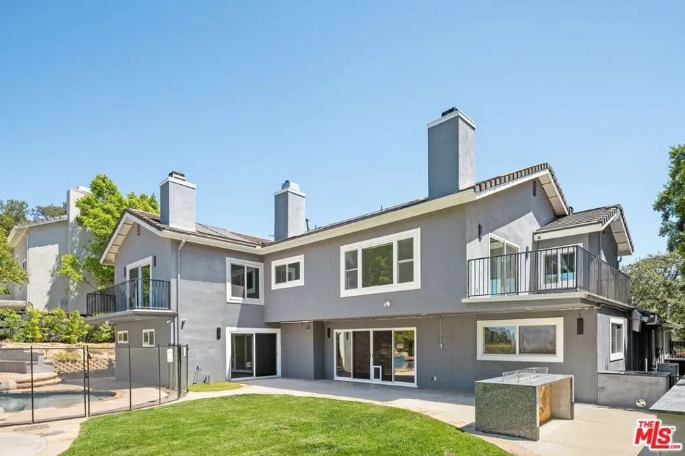 22405 Calipatria Drive Calabasas, CA 91302