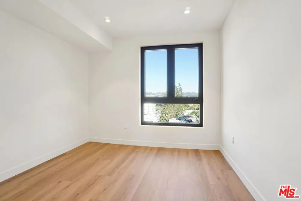 1110 S Spaulding Avenue #303 Los Angeles, CA 90019