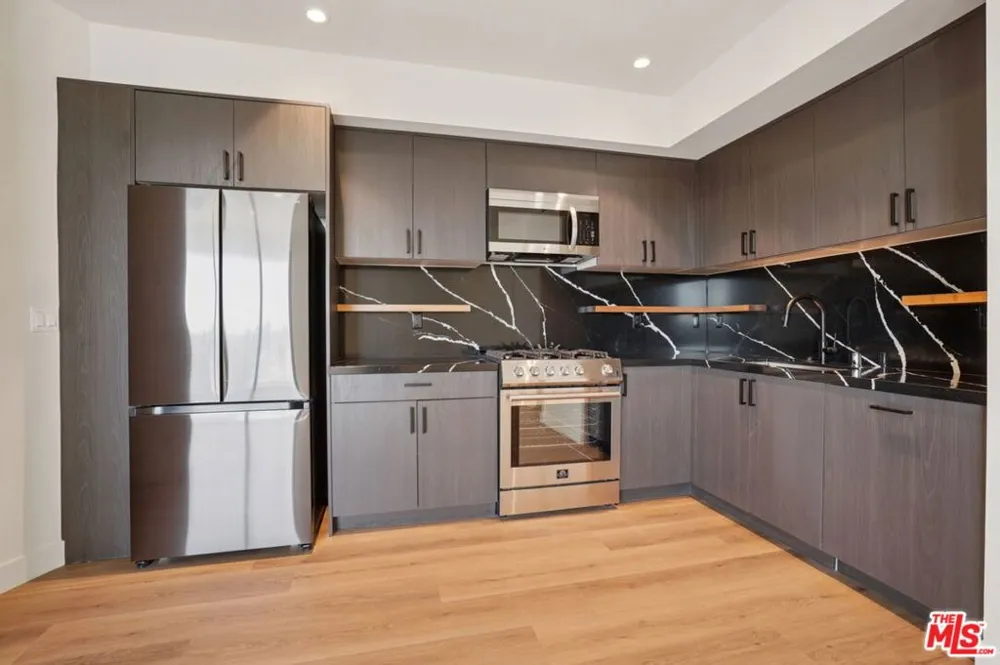 1110 S Spaulding Avenue #303 Los Angeles, CA 90019
