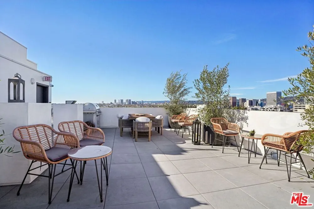 1110 S Spaulding Avenue #303 Los Angeles, CA 90019