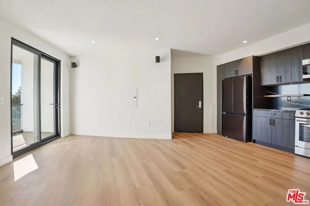 1110 S Spaulding Avenue #303 Los Angeles, CA 90019