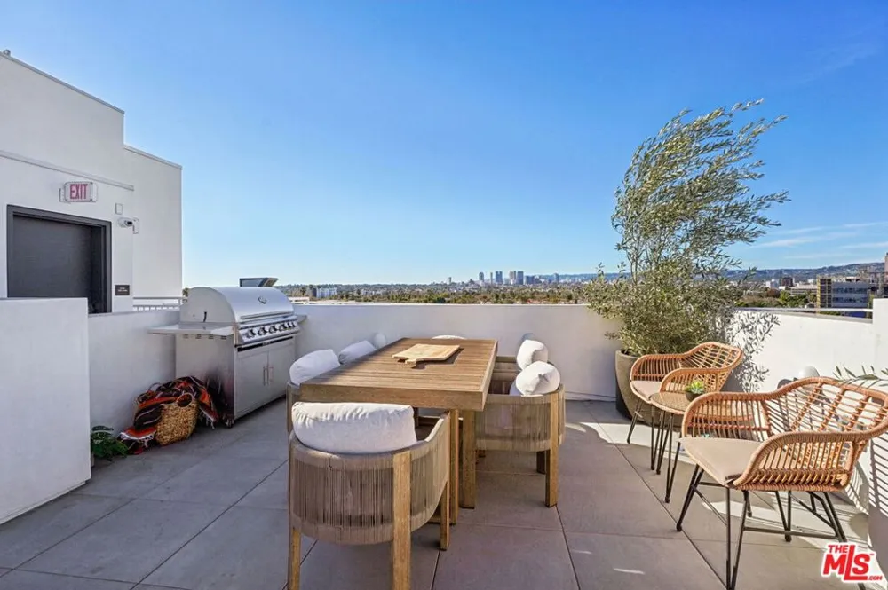 1110 S Spaulding Avenue #303 Los Angeles, CA 90019