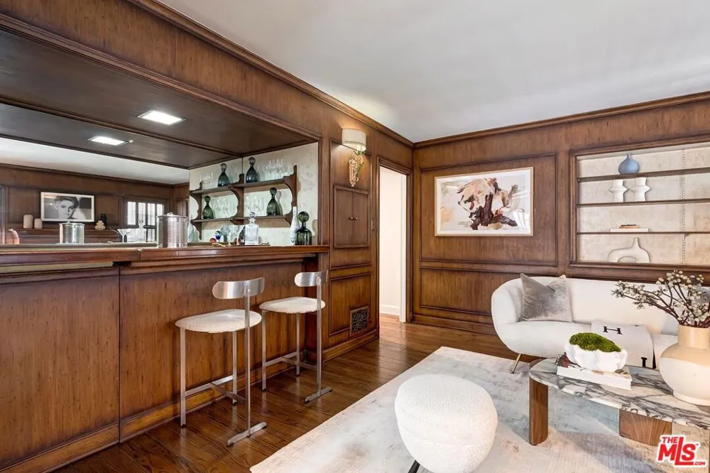 2718 Motor Avenue Los Angeles, CA 90064