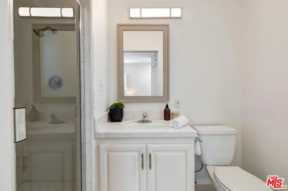 2718 Motor Avenue Los Angeles, CA 90064
