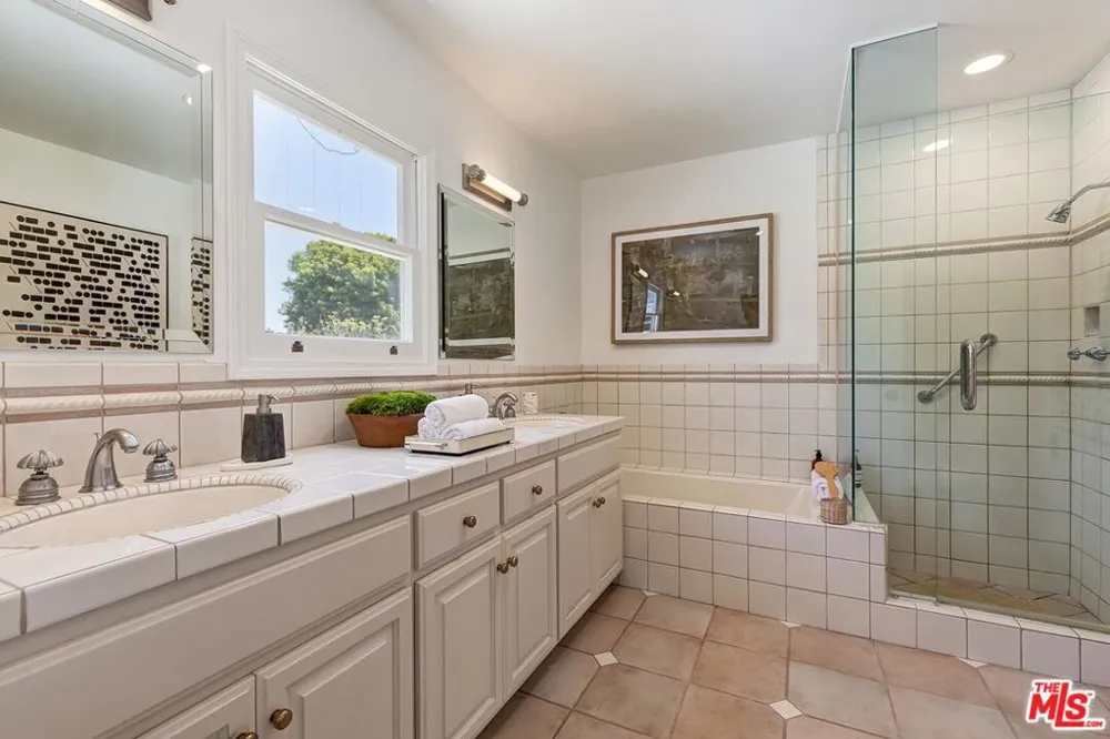 2718 Motor Avenue Los Angeles, CA 90064
