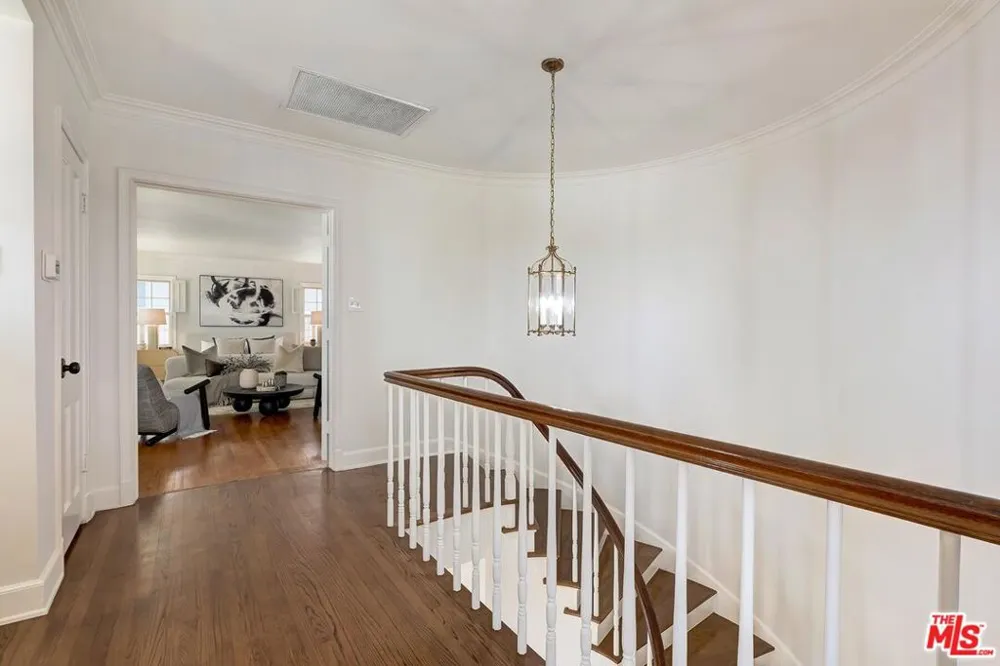 2718 Motor Avenue Los Angeles, CA 90064