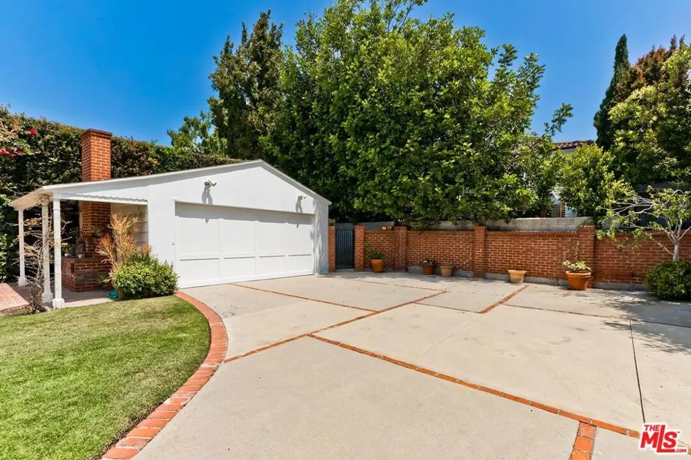 2718 Motor Avenue Los Angeles, CA 90064