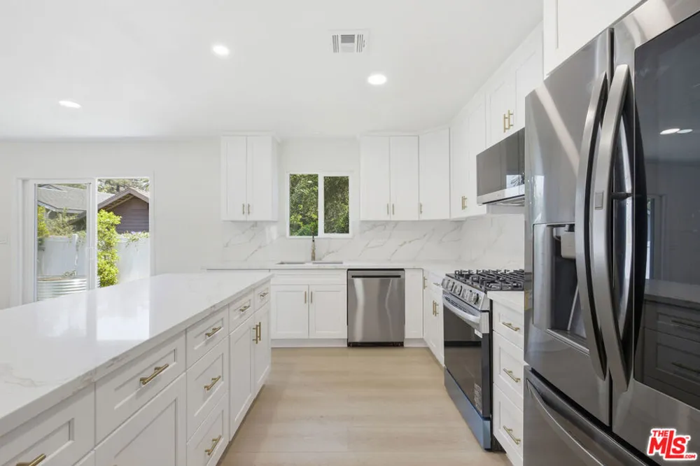 1832 Summit Avenue Pasadena, CA 91103