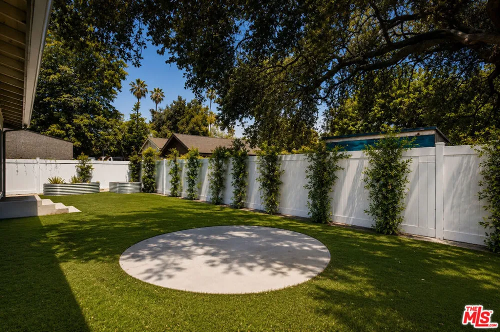1832 Summit Avenue Pasadena, CA 91103