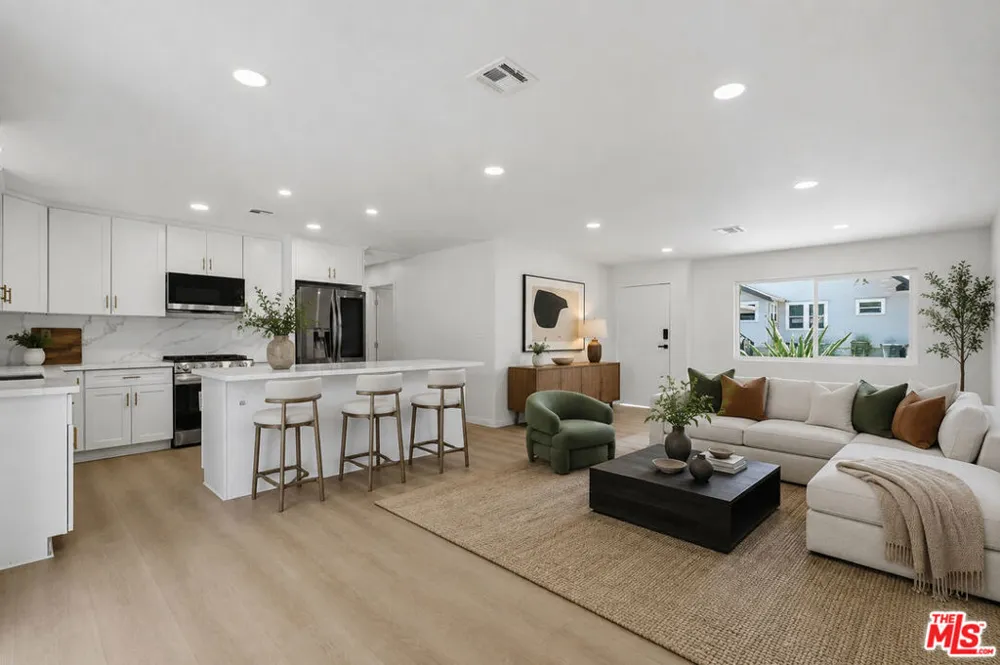 1832 Summit Avenue Pasadena, CA 91103
