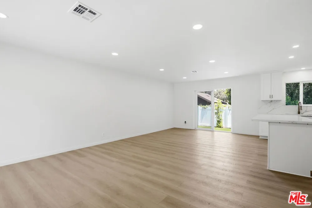 1832 Summit Avenue Pasadena, CA 91103