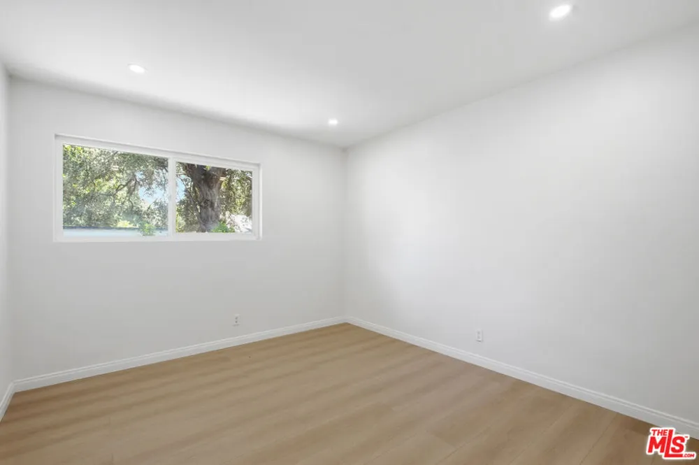 1832 Summit Avenue Pasadena, CA 91103