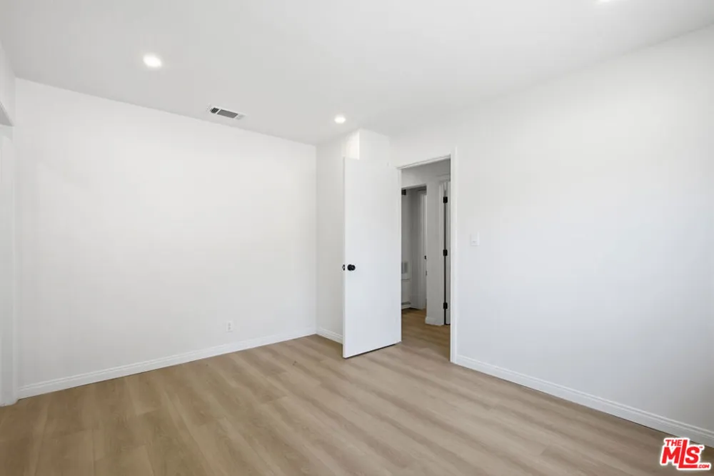 1832 Summit Avenue Pasadena, CA 91103