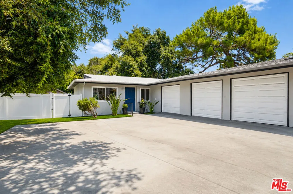 1832 Summit Avenue Pasadena, CA 91103
