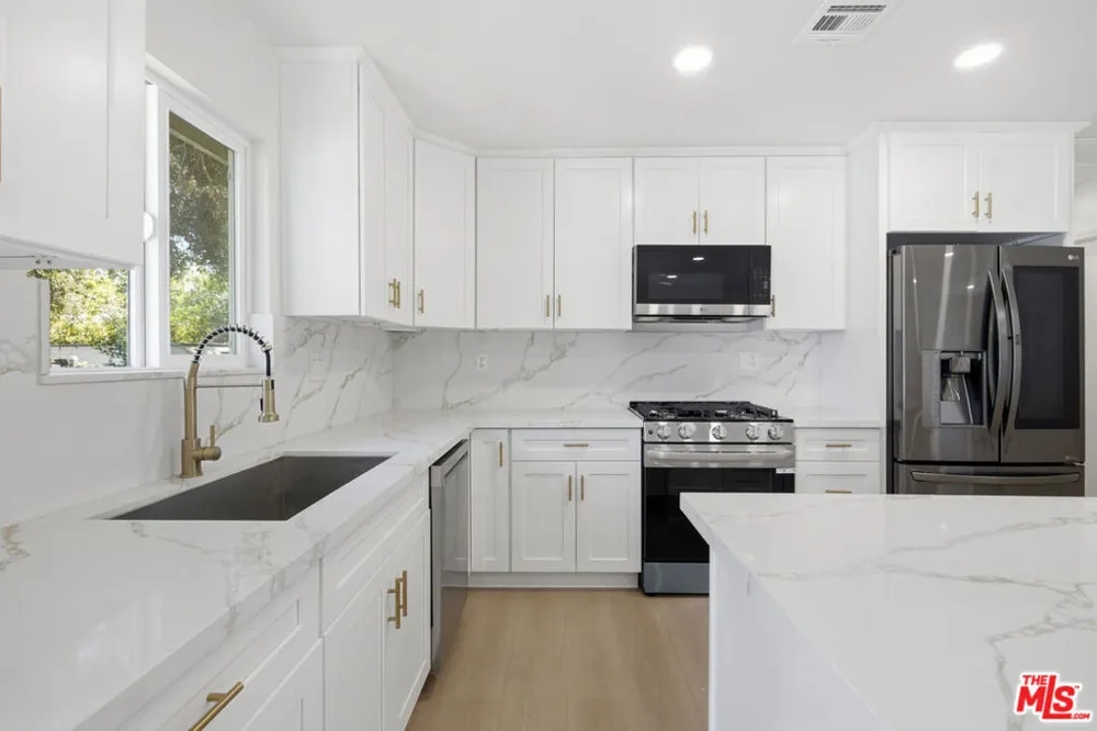 1832 Summit Avenue Pasadena, CA 91103