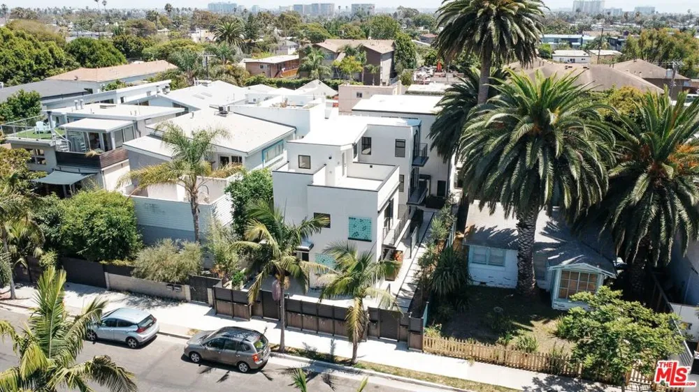 538 Vernon Avenue Venice, CA 90291